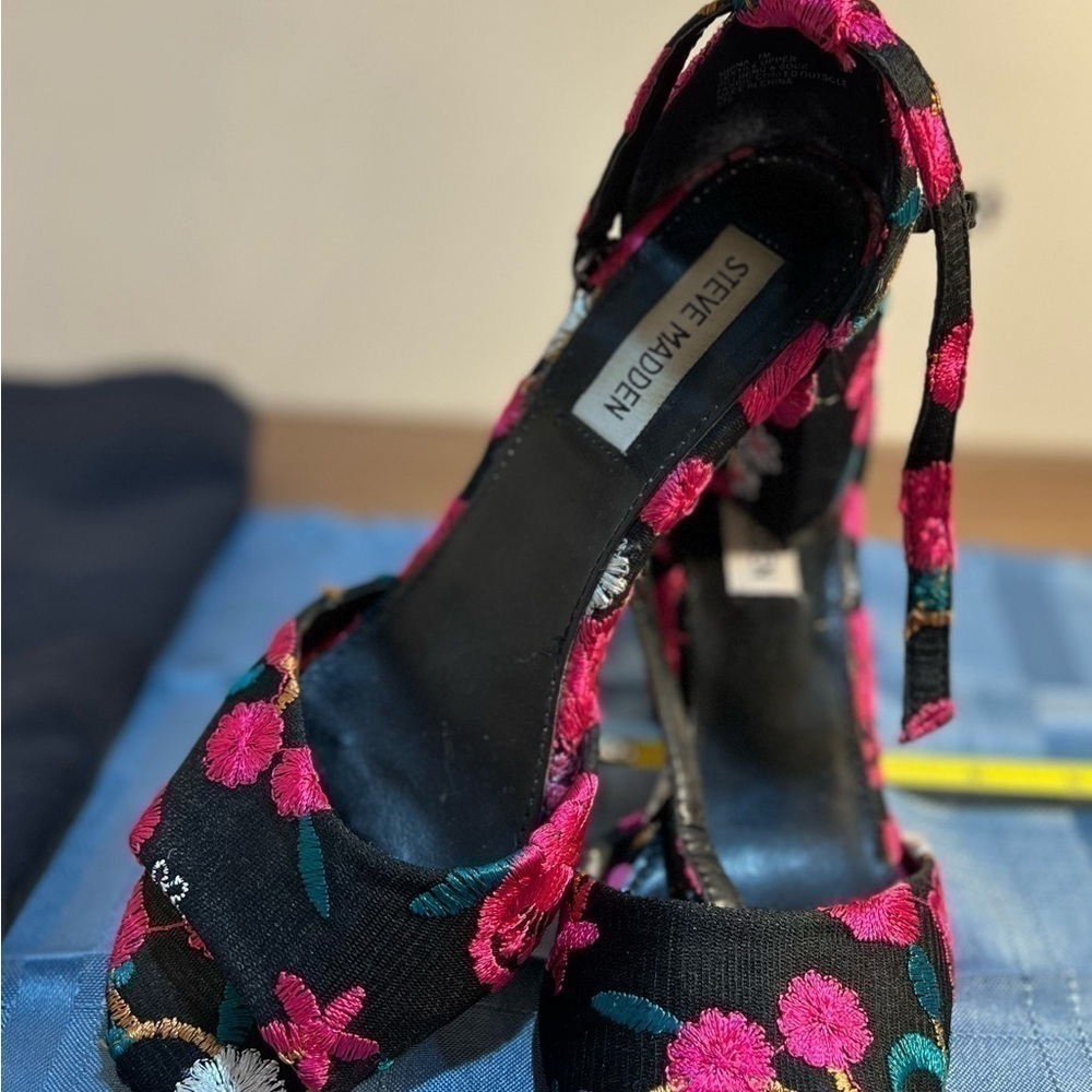 Steve Madden strapping heels - Picture 6 of 8